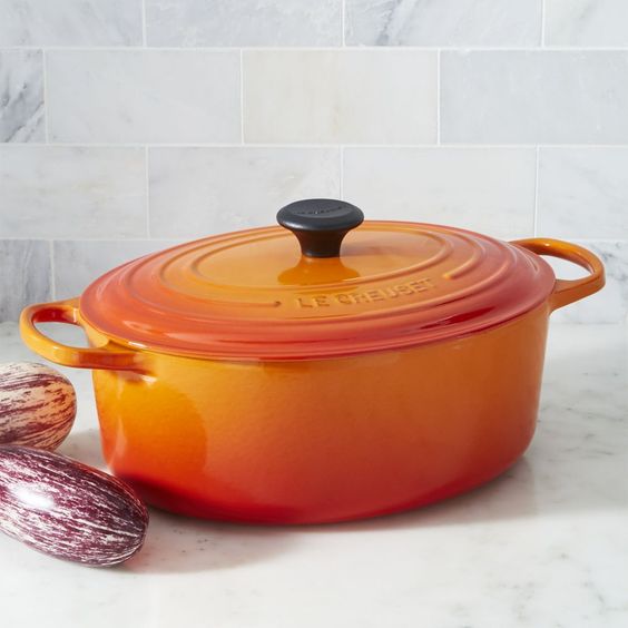Le Creuset Casseruola Ovale In Gres Smaltato 4 Qt – Colore Ciliegia, Adatta A Tutti I Piani, Resistente A Scheggiature E Graffi